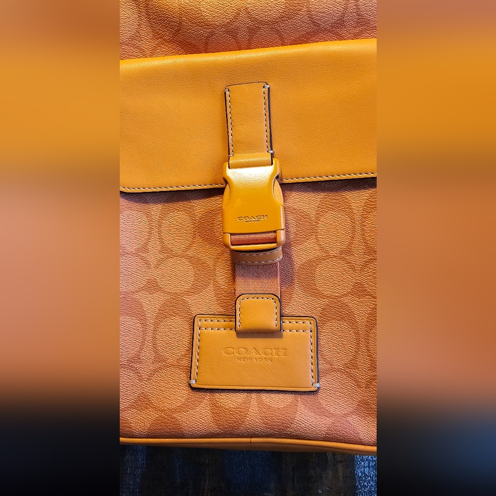 Coach Track Pack In Signature Canvas - Picture 2 of 10